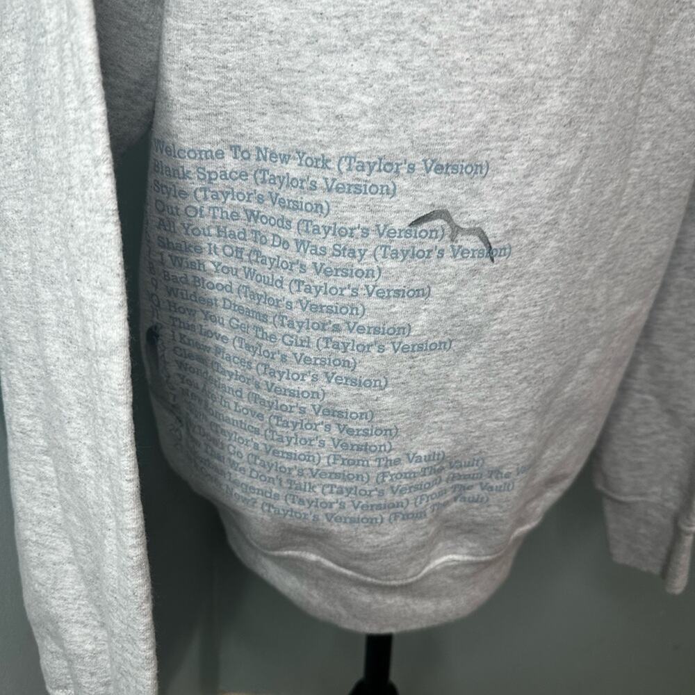 Taylor Swift 1989 (Taylor’s Version) Crewneck Sweatshirt – Size M - Picture 4 of 6